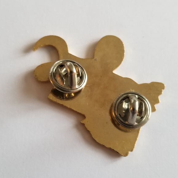 Vintage Lioness Club pin enamel brooch Gold tone metal Lions - Picture 5 of 8